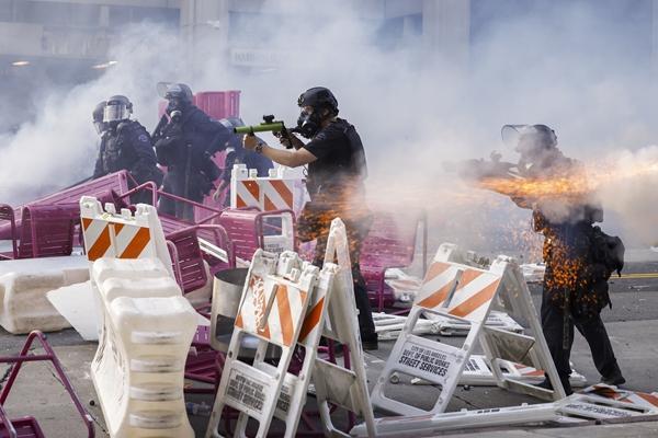 洛杉矶骚乱蔓延美国多地
