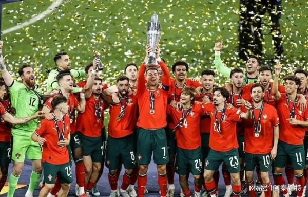 亿润配资 葡萄牙5-3，C罗3年首冠！豪取3冠，无愧球王，2026年世界杯成大热